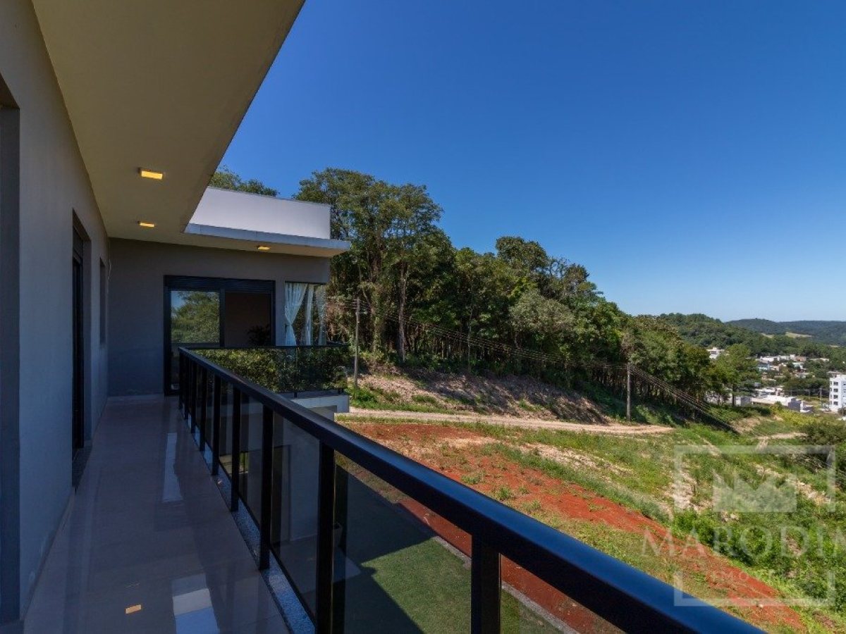 Casa com 269m², 3 dormitórios, Sim suíte, 2 vagas, no bairro Loteamento Santin em Marau