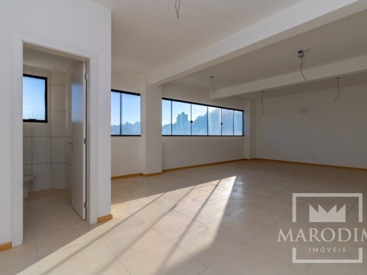 Salas/Conjuntos com 83m², Nao suíte, no bairro Centro em Marau