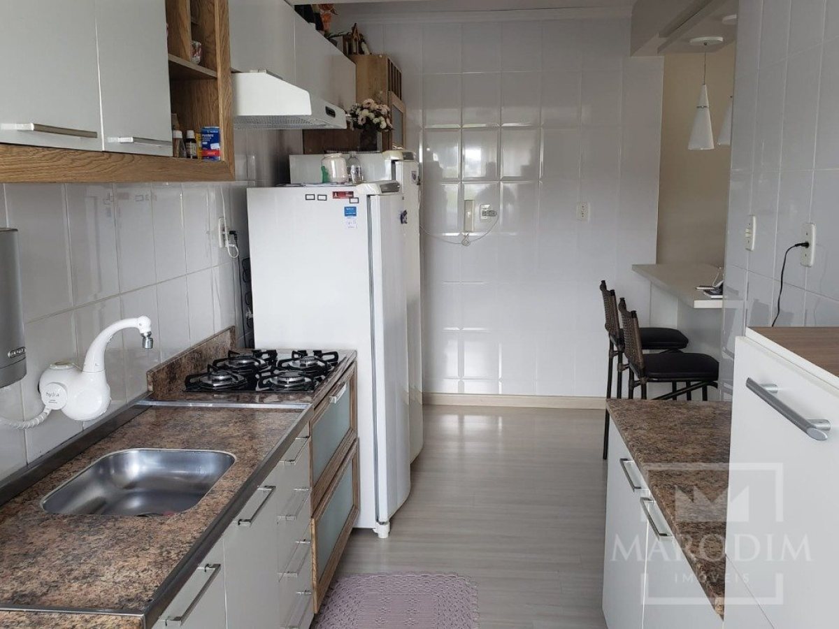 Apartamento com 76m², 2 dormitórios, Nao suíte, 1 vaga, no bairro Centro em Marau