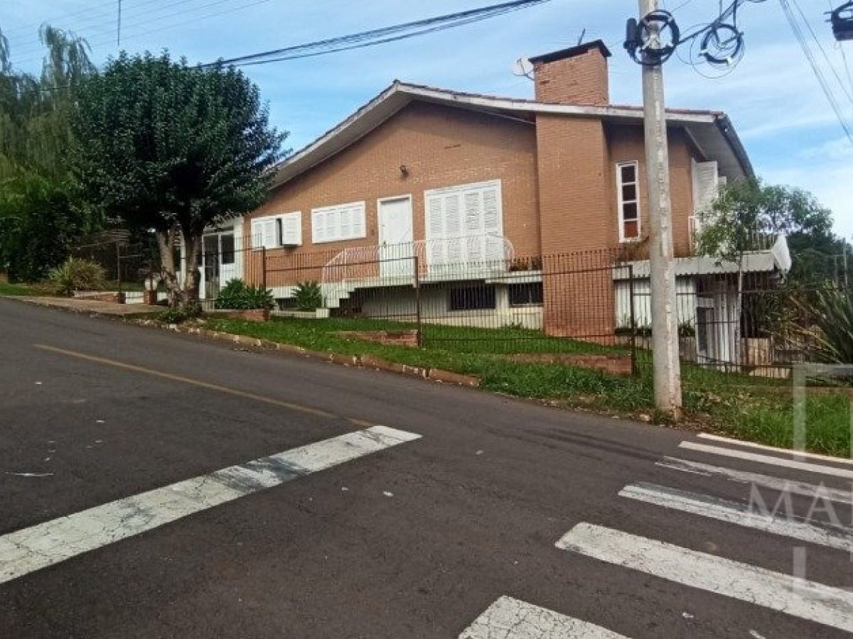 Casa com 261m², 3 dormitórios, Nao suíte, 2 vagas, no bairro Constante Fuga em Marau