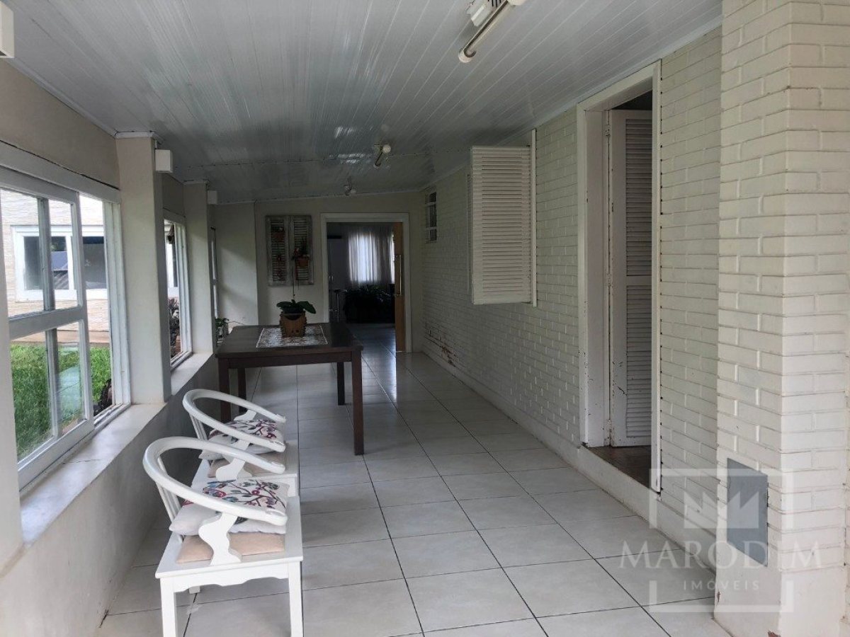 Casa com 261m², 3 dormitórios, Nao suíte, 2 vagas, no bairro Constante Fuga em Marau