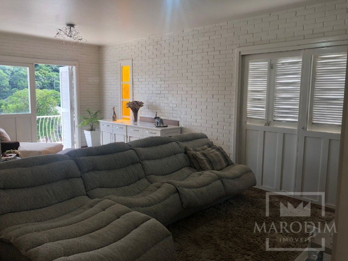 Casa com 261m², 3 dormitórios, Nao suíte, 2 vagas, no bairro Constante Fuga em Marau