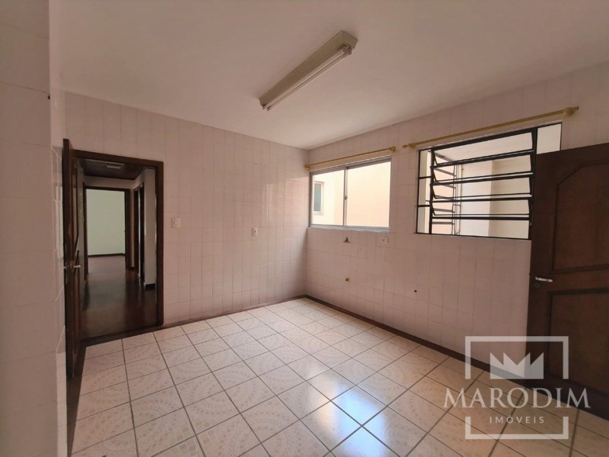 Apartamento com 139m², 4 dormitórios, Sim suíte, 1 vaga, no bairro Centro em Marau