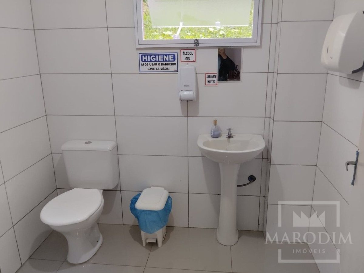 Salas/Conjuntos com 150m², Nao suíte, no bairro Interior em Marau