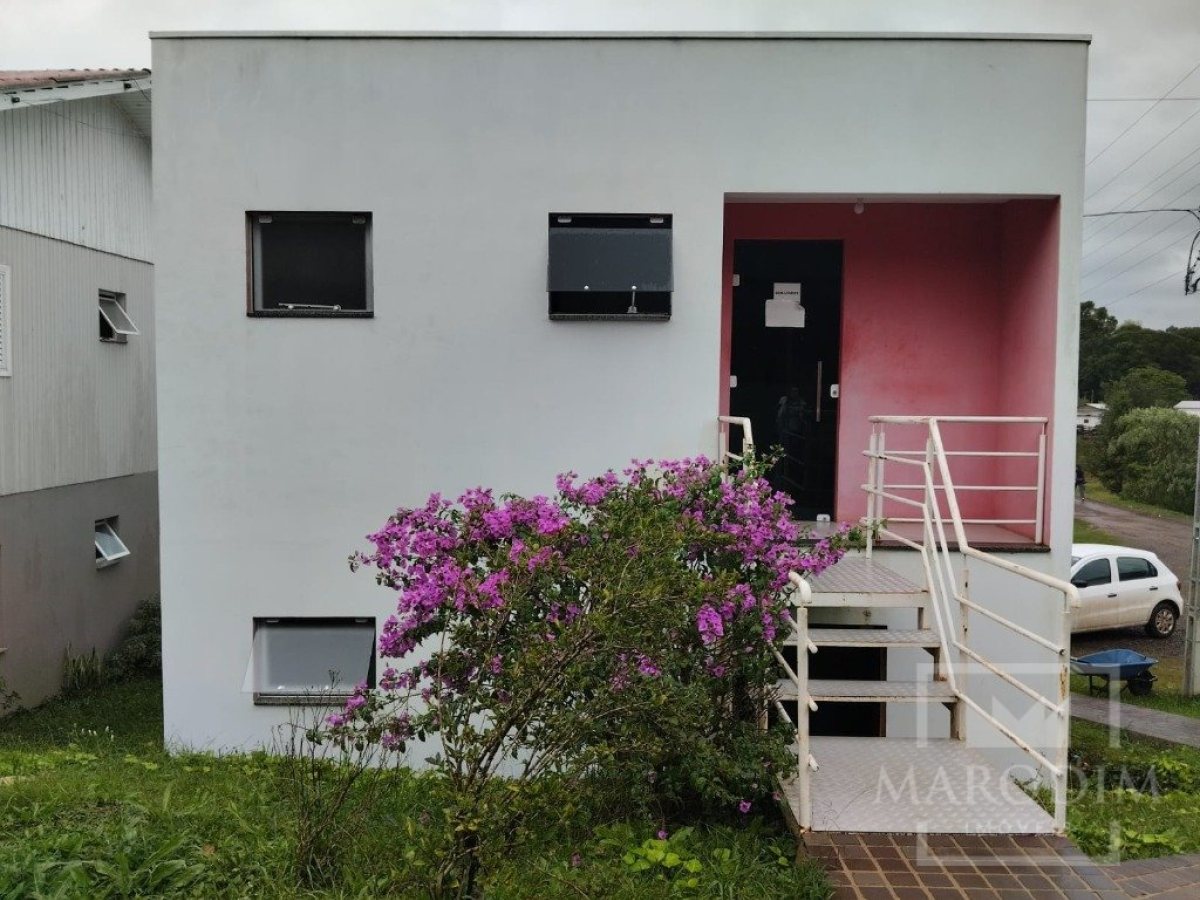 Salas/Conjuntos com 150m², Nao suíte, no bairro Interior em Marau