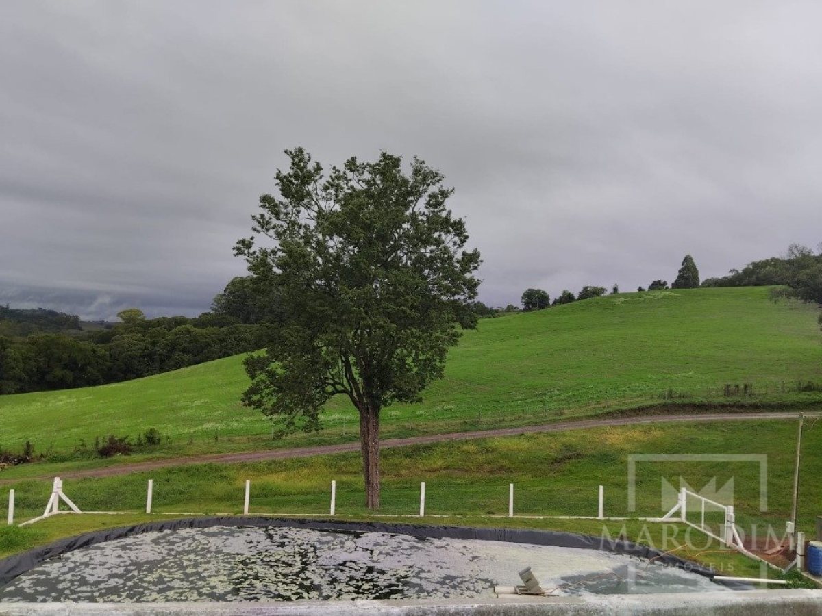 Salas/Conjuntos com 150m², Nao suíte, no bairro Interior em Marau