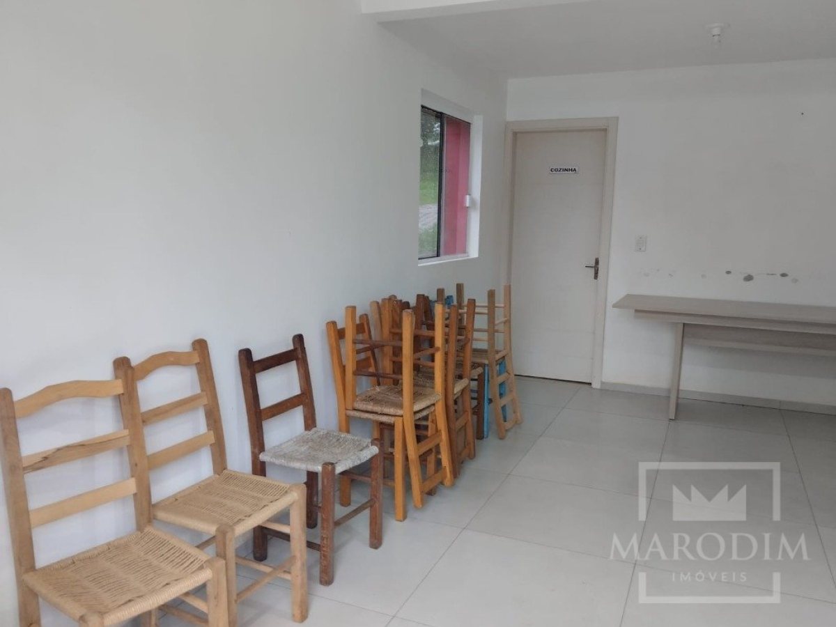 Salas/Conjuntos com 150m², Nao suíte, no bairro Interior em Marau
