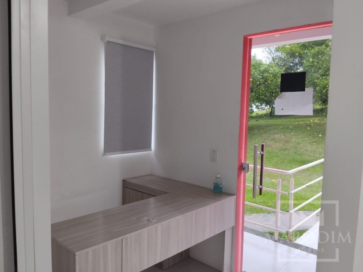 Salas/Conjuntos com 150m², Nao suíte, no bairro Interior em Marau