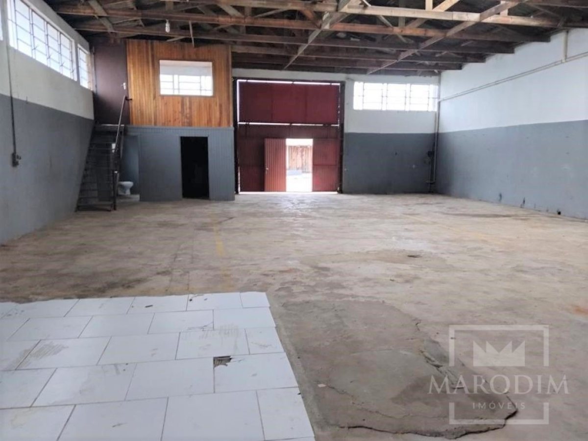 Pavilhão com 350m², Nao suíte, no bairro Borges de Medeiros em Marau