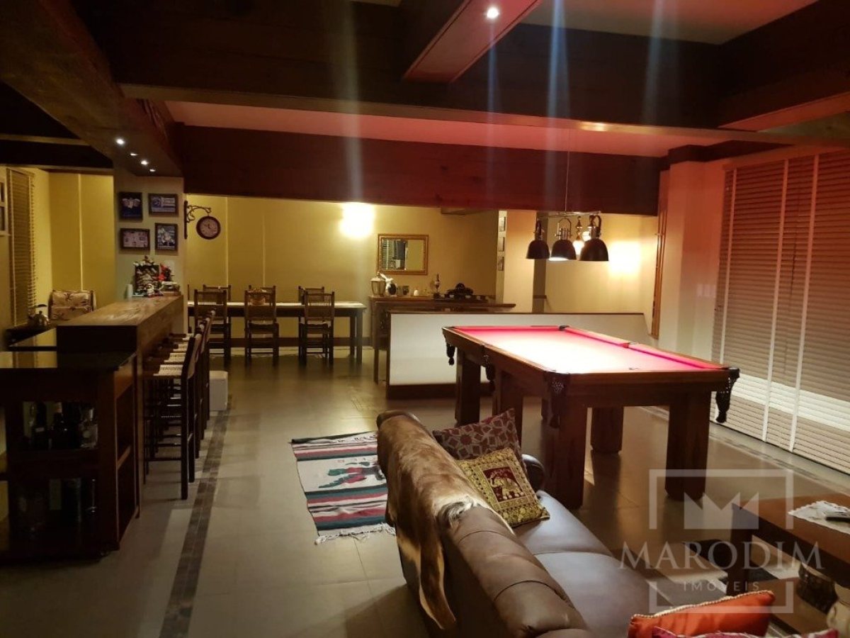 Cobertura com 271m², 2 dormitórios, Sim suíte, 2 vagas, no bairro Centro em Marau