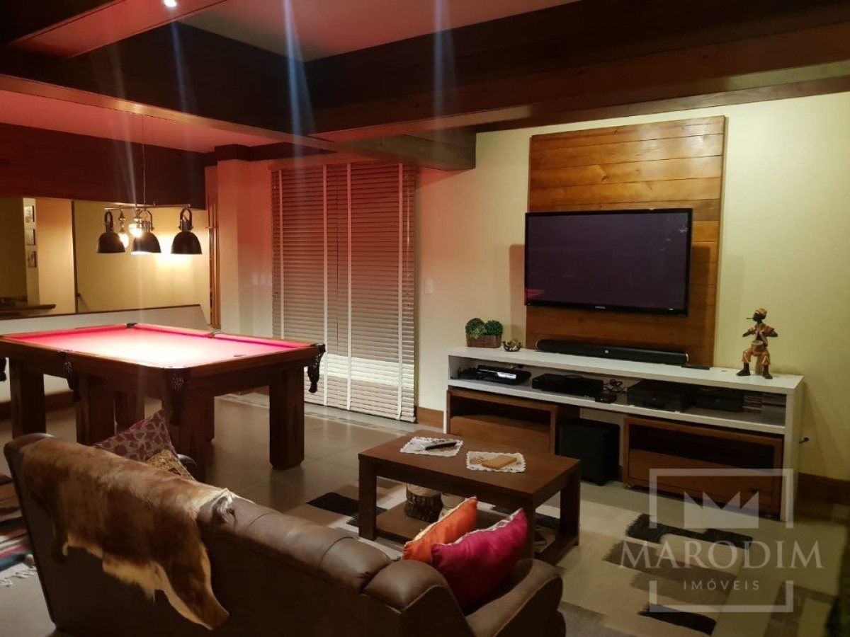 Cobertura com 271m², 2 dormitórios, Sim suíte, 2 vagas, no bairro Centro em Marau