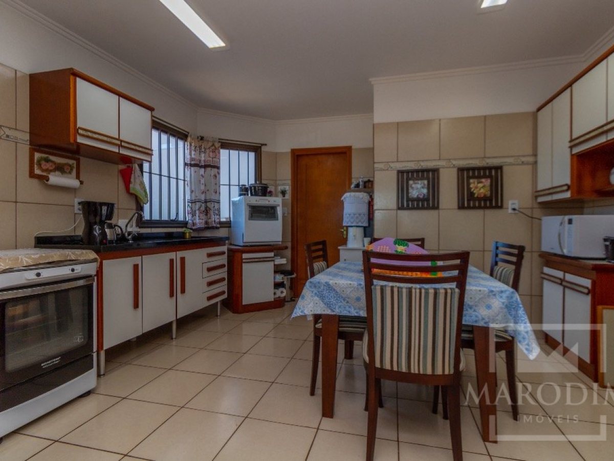 Casa com 290m², 4 dormitórios, Sim suíte, 5 vagas, no bairro Jardim  América em Marau