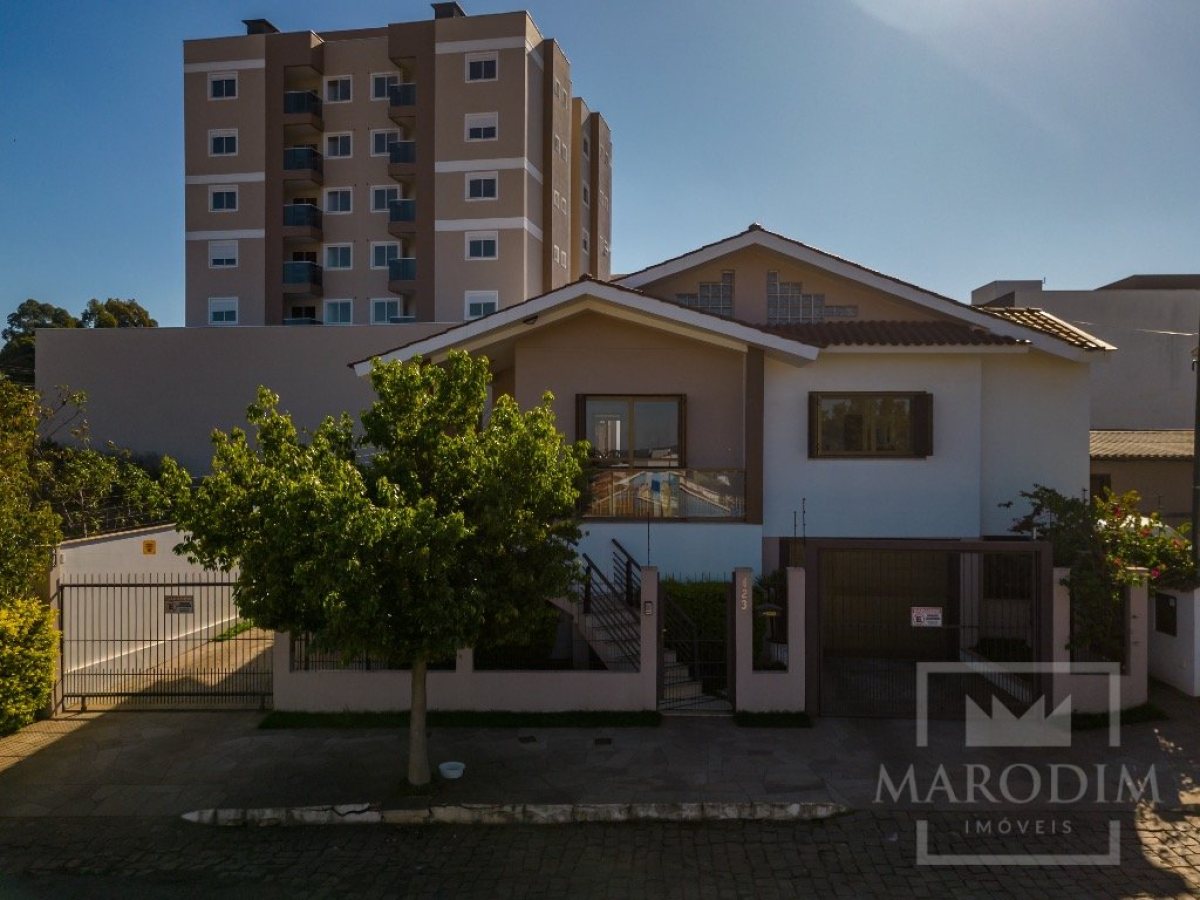 Casa com 290m², 4 dormitórios, Sim suíte, 5 vagas, no bairro Jardim  América em Marau