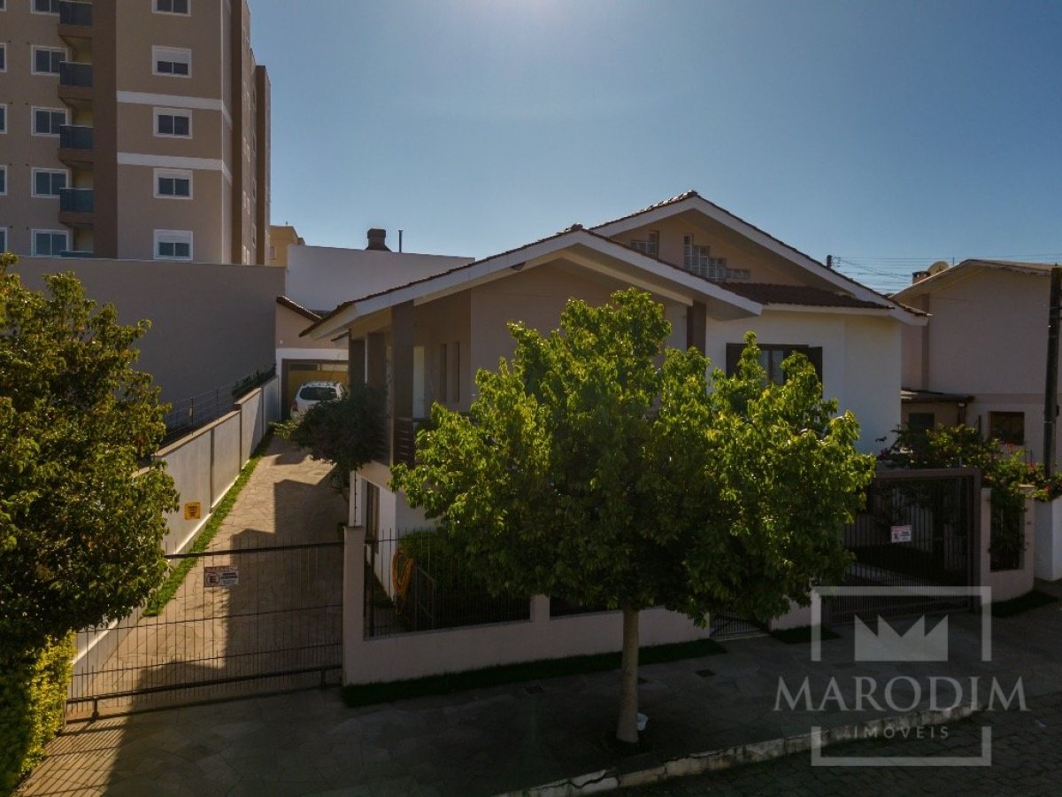 Casa com 290m², 4 dormitórios, Sim suíte, 5 vagas, no bairro Jardim  América em Marau