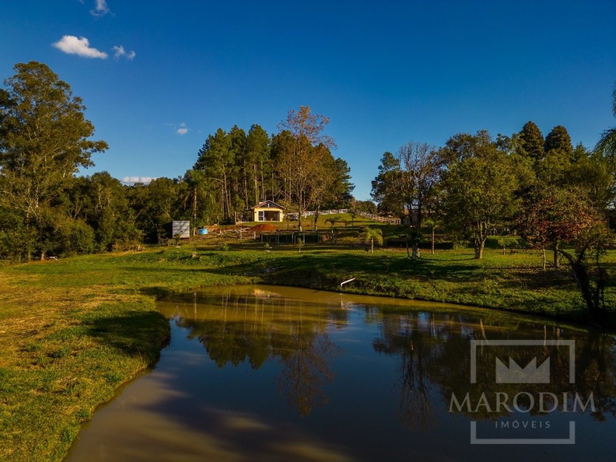 Sítio com 12000m², 1 dormitório, Nao suíte, no bairro Interior em Marau