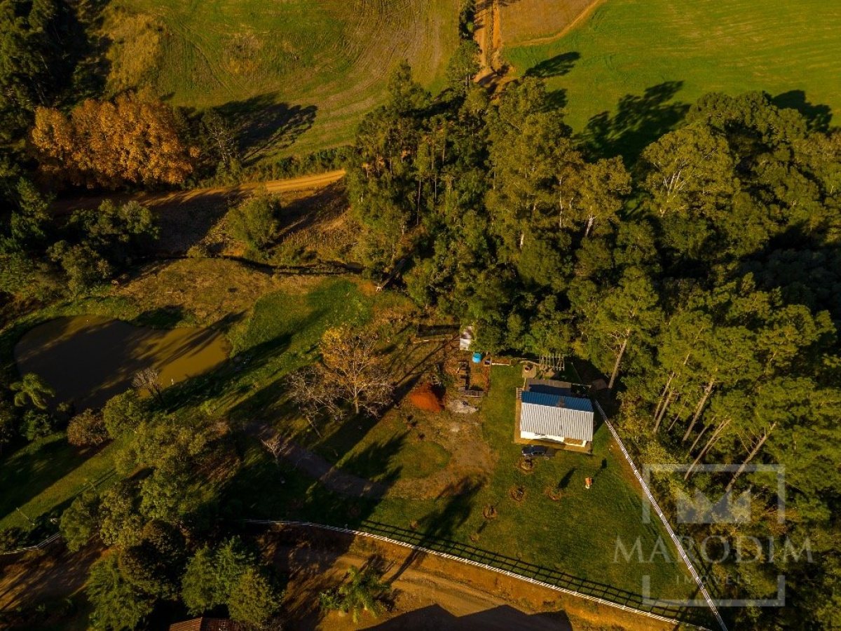 Sítio com 12000m², 1 dormitório, Nao suíte, no bairro Interior em Marau