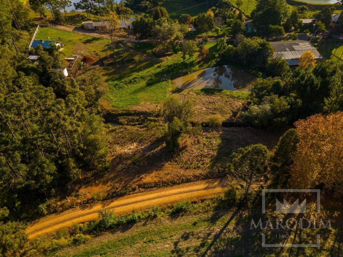 Sítio com 12000m², 1 dormitório, Nao suíte, no bairro Interior em Marau