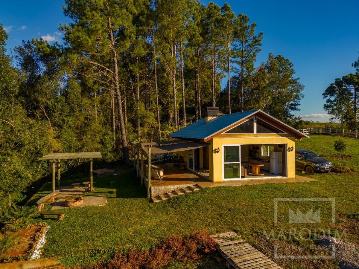 Sítio com 12000m², 1 dormitório, Nao suíte, no bairro Interior em Marau