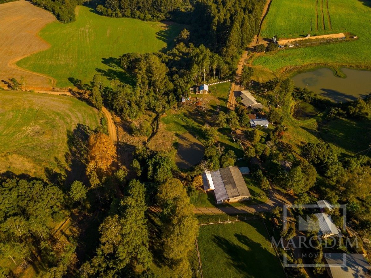 Sítio com 12000m², 1 dormitório, Nao suíte, no bairro Interior em Marau