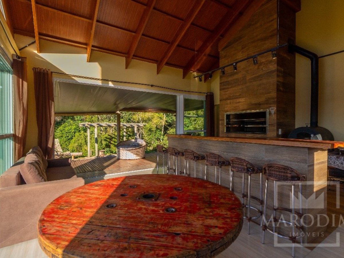 Sítio com 12000m², 1 dormitório, Nao suíte, no bairro Interior em Marau