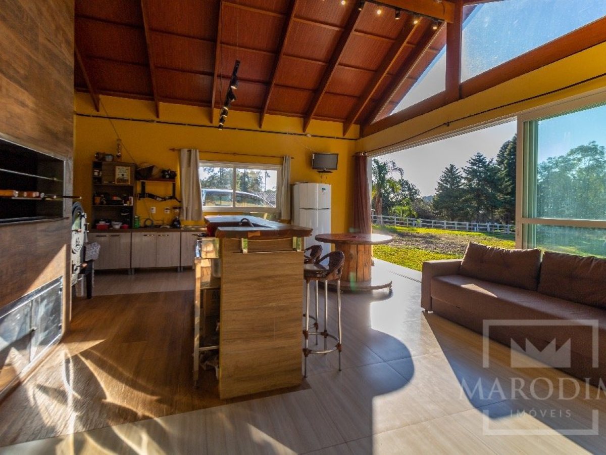 Sítio com 12000m², 1 dormitório, Nao suíte, no bairro Interior em Marau