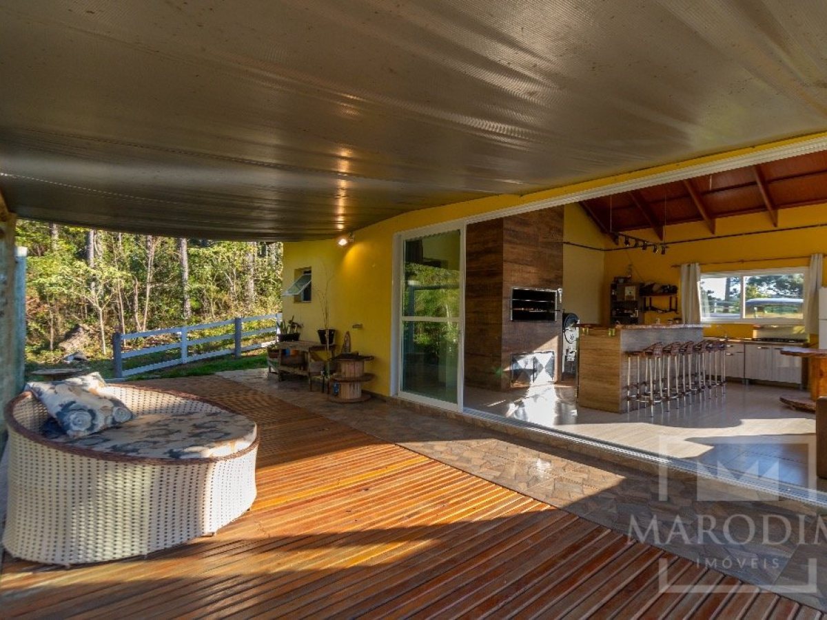 Sítio com 12000m², 1 dormitório, Nao suíte, no bairro Interior em Marau