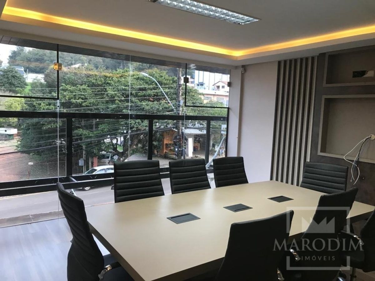 Salas/Conjuntos com 186m², Nao suíte, no bairro Centro em Marau