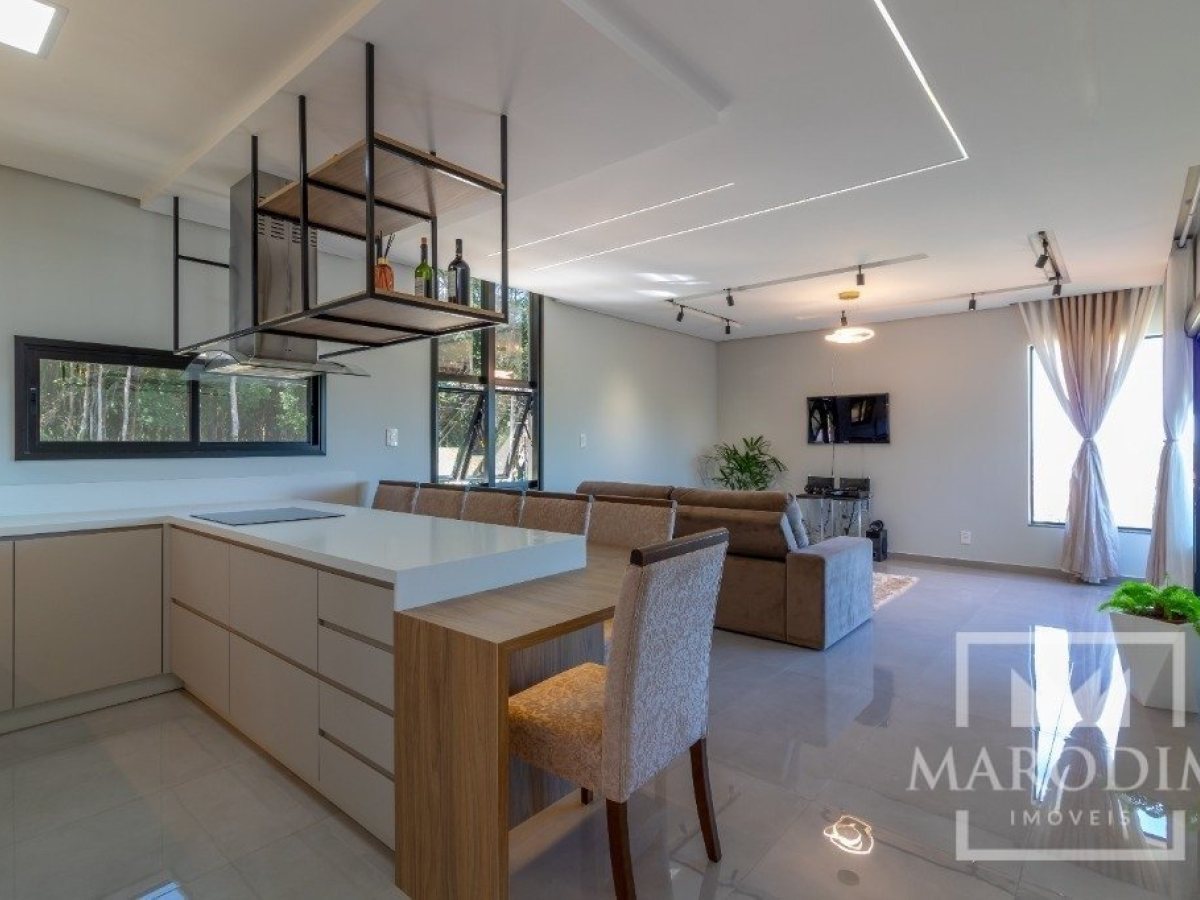 Casa com 269m², 3 dormitórios, Nao suíte, 2 vagas, no bairro Loteamento Santin em Marau