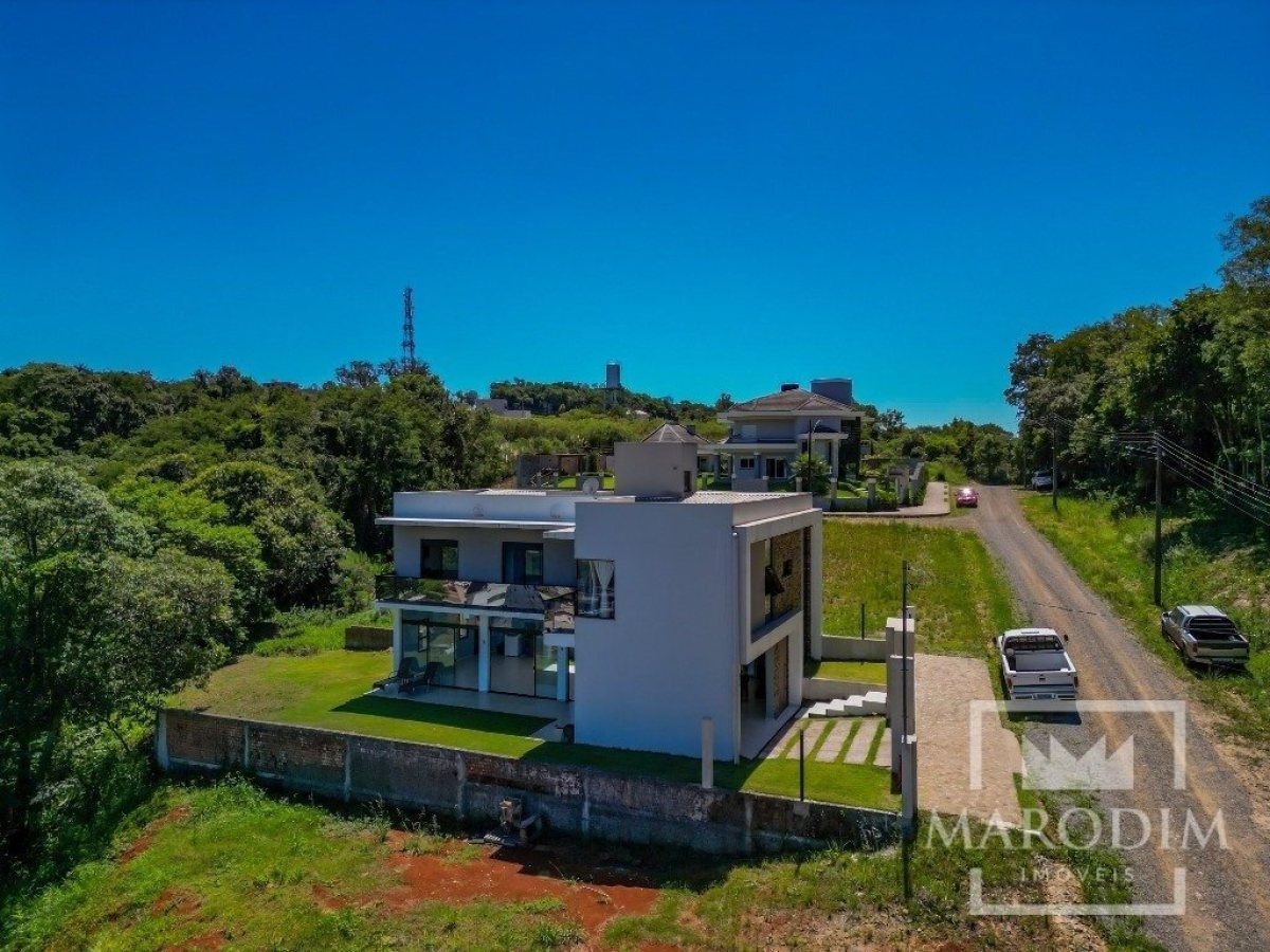 Casa com 269m², 3 dormitórios, Nao suíte, 2 vagas, no bairro Loteamento Santin em Marau