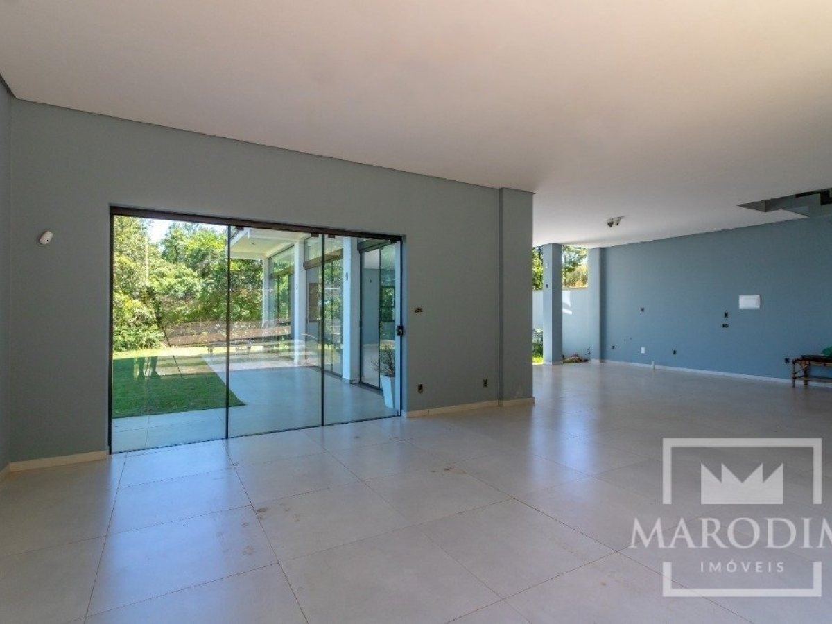 Casa com 269m², 3 dormitórios, Nao suíte, 2 vagas, no bairro Loteamento Santin em Marau