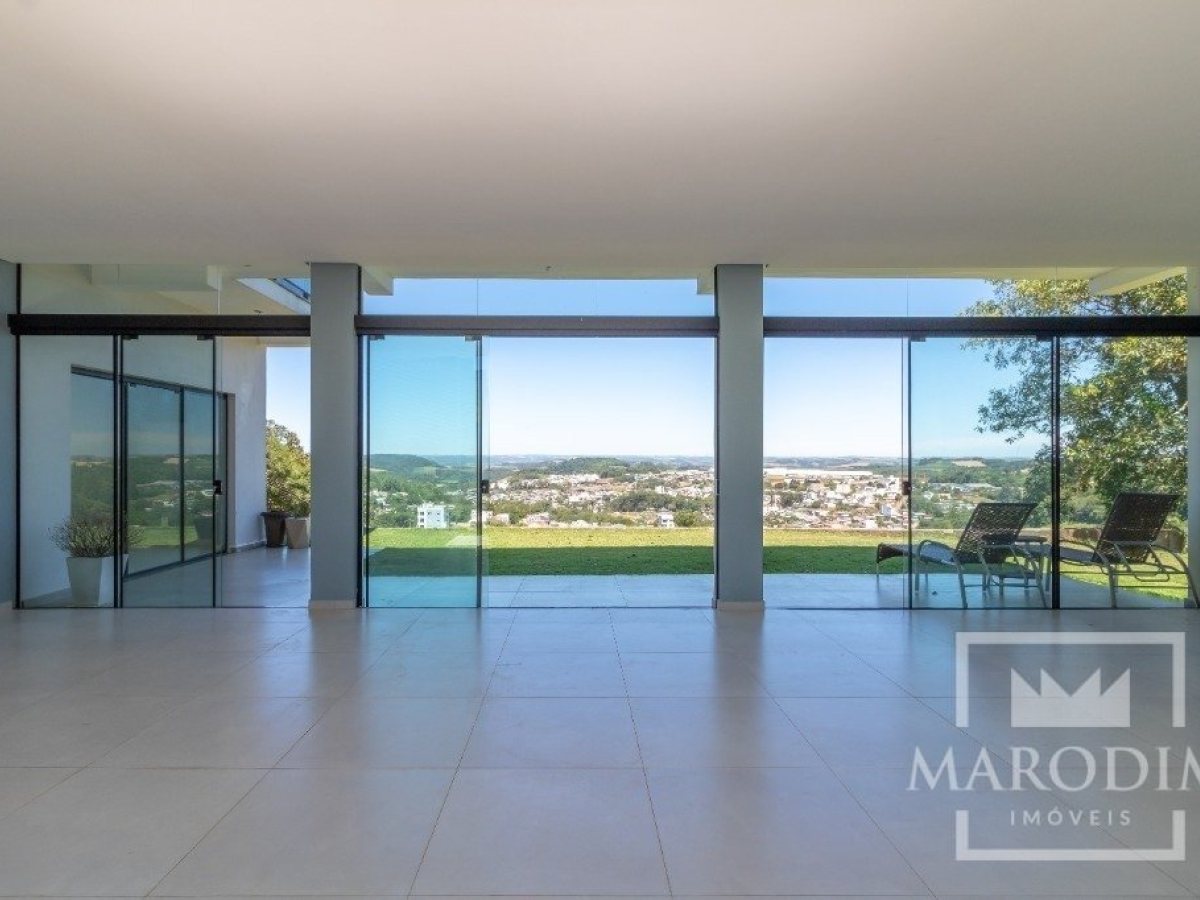 Casa com 269m², 3 dormitórios, Nao suíte, 2 vagas, no bairro Loteamento Santin em Marau