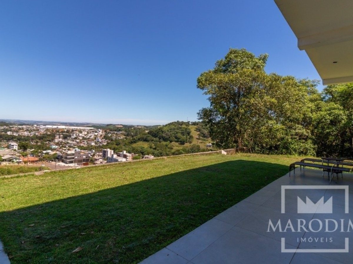 Casa com 269m², 3 dormitórios, Nao suíte, 2 vagas, no bairro Loteamento Santin em Marau