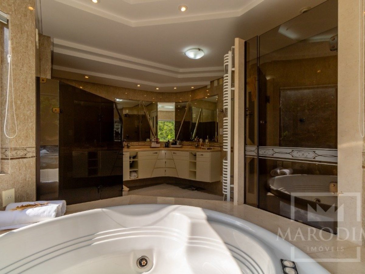 Apartamento com 275m², 3 dormitórios, Sim suíte, 2 vagas, no bairro Centro em Marau