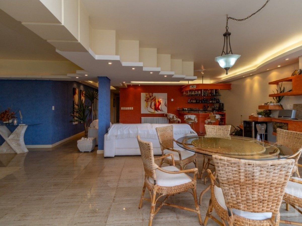 Apartamento com 275m², 3 dormitórios, Sim suíte, 2 vagas, no bairro Centro em Marau