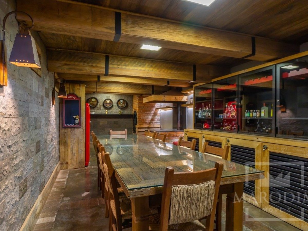 Apartamento com 275m², 3 dormitórios, Sim suíte, 2 vagas, no bairro Centro em Marau