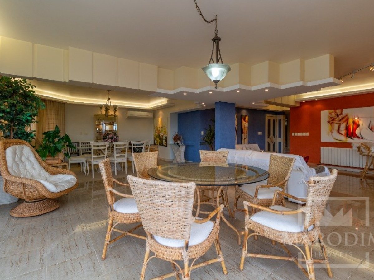 Apartamento com 275m², 3 dormitórios, Sim suíte, 2 vagas, no bairro Centro em Marau