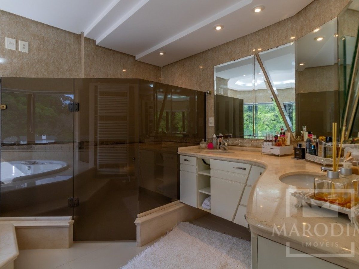 Apartamento com 275m², 3 dormitórios, Sim suíte, 2 vagas, no bairro Centro em Marau