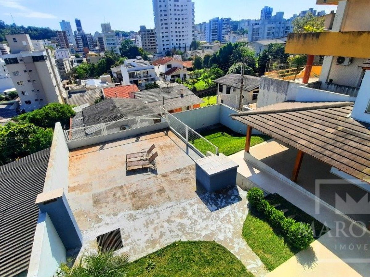 Casa com 376m², 3 dormitórios, Sim suíte, 5 vagas, no bairro Centro em Marau