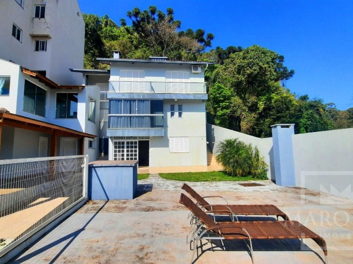 Casa com 376m², 3 dormitórios, Sim suíte, 5 vagas, no bairro Centro em Marau