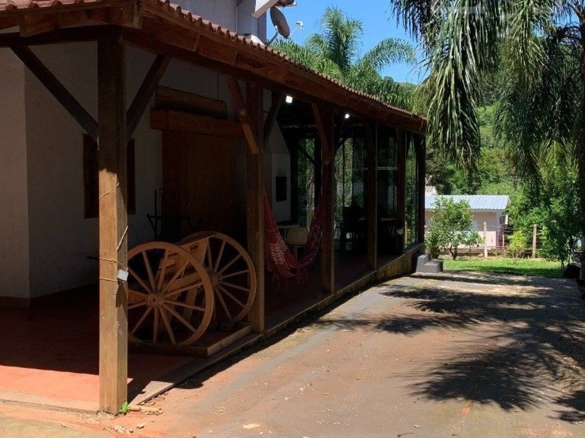 Chácara com 199m², 3 dormitórios, Nao suíte, 2 vagas, no bairro Interior em Marau