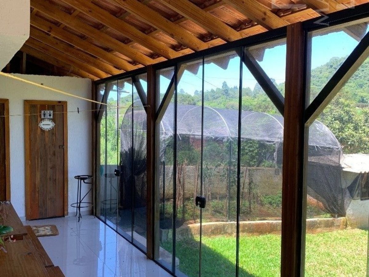 Chácara com 199m², 3 dormitórios, Nao suíte, 2 vagas, no bairro Interior em Marau