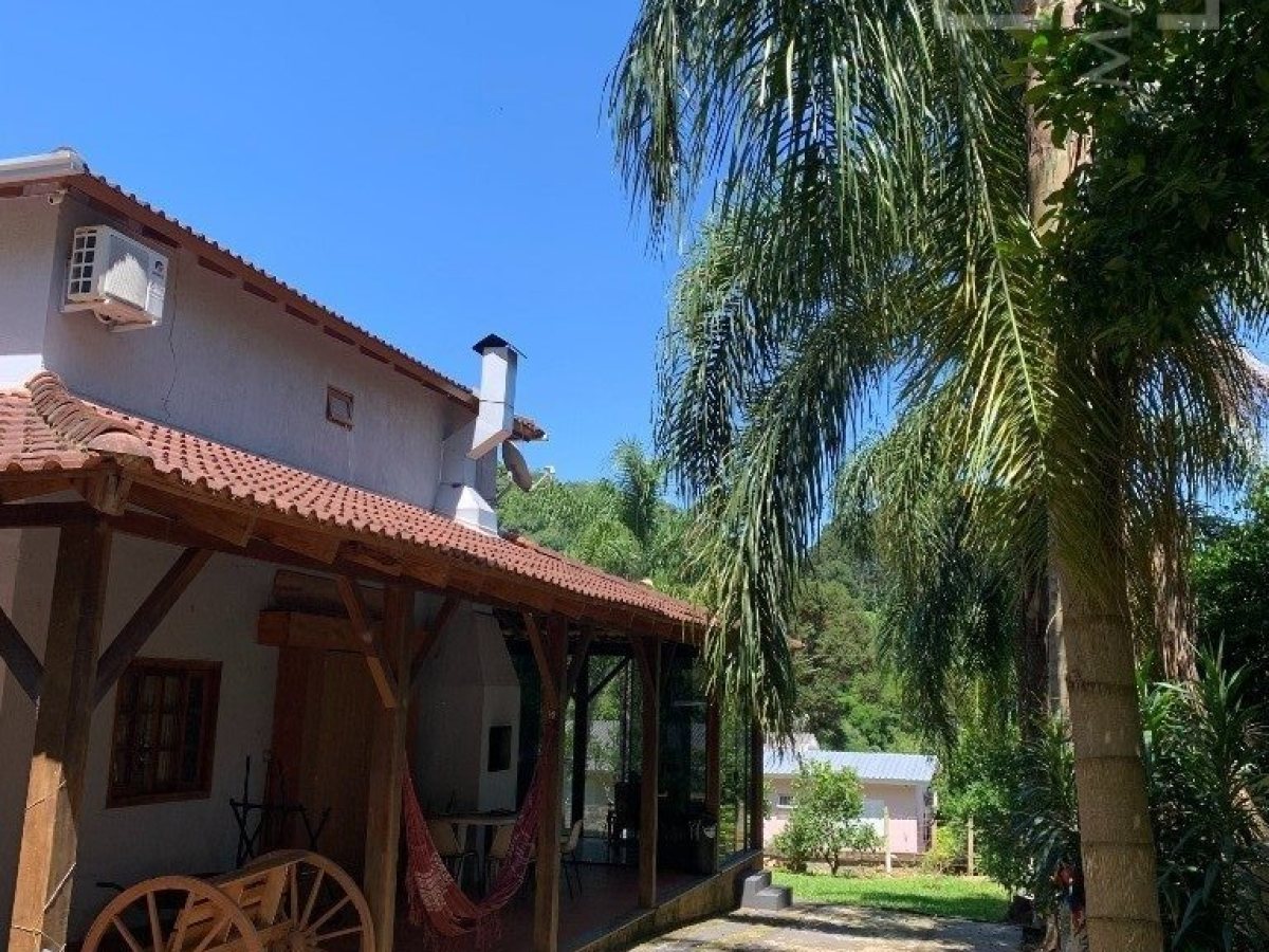 Chácara com 199m², 3 dormitórios, Nao suíte, 2 vagas, no bairro Interior em Marau