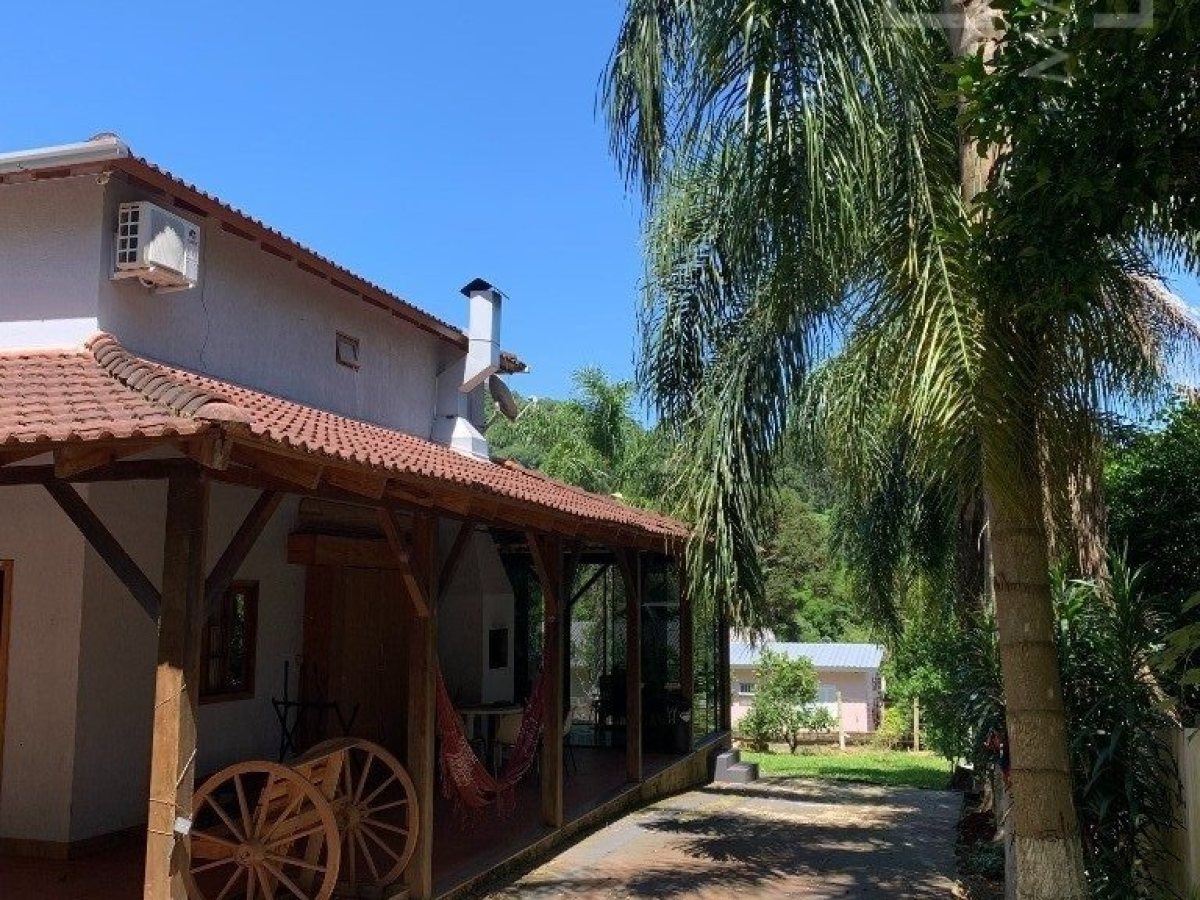 Chácara com 199m², 3 dormitórios, Nao suíte, 2 vagas, no bairro Interior em Marau