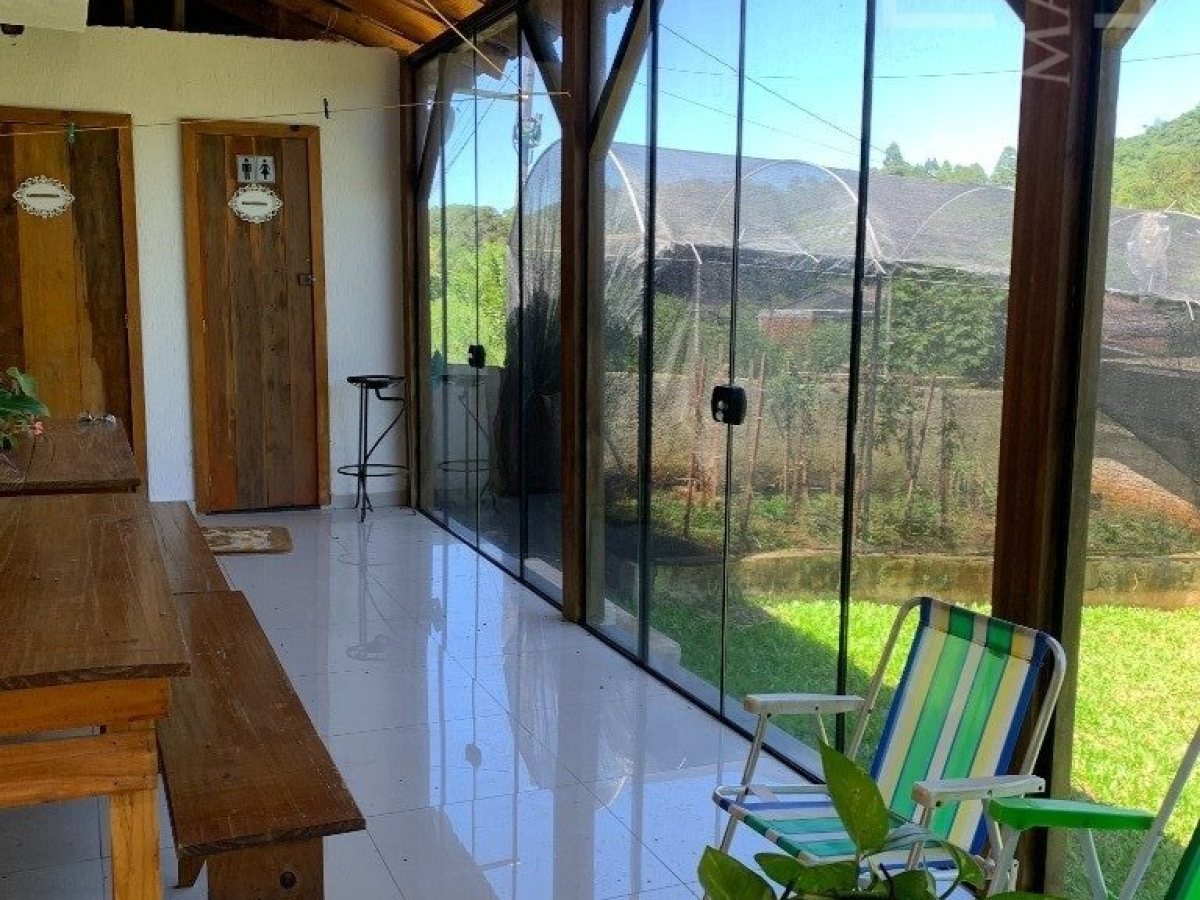 Chácara com 199m², 3 dormitórios, Nao suíte, 2 vagas, no bairro Interior em Marau