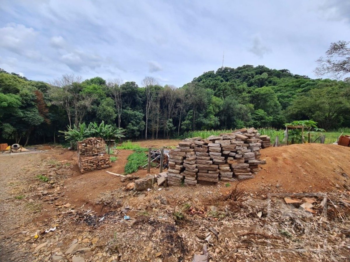 Terreno com 555m², Nao suíte, no bairro Carolo em Marau