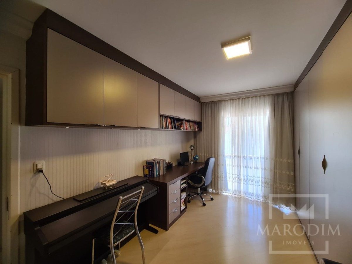 Apartamento com 204m², 4 dormitórios, Sim suíte, 2 vagas, no bairro Centro em Marau