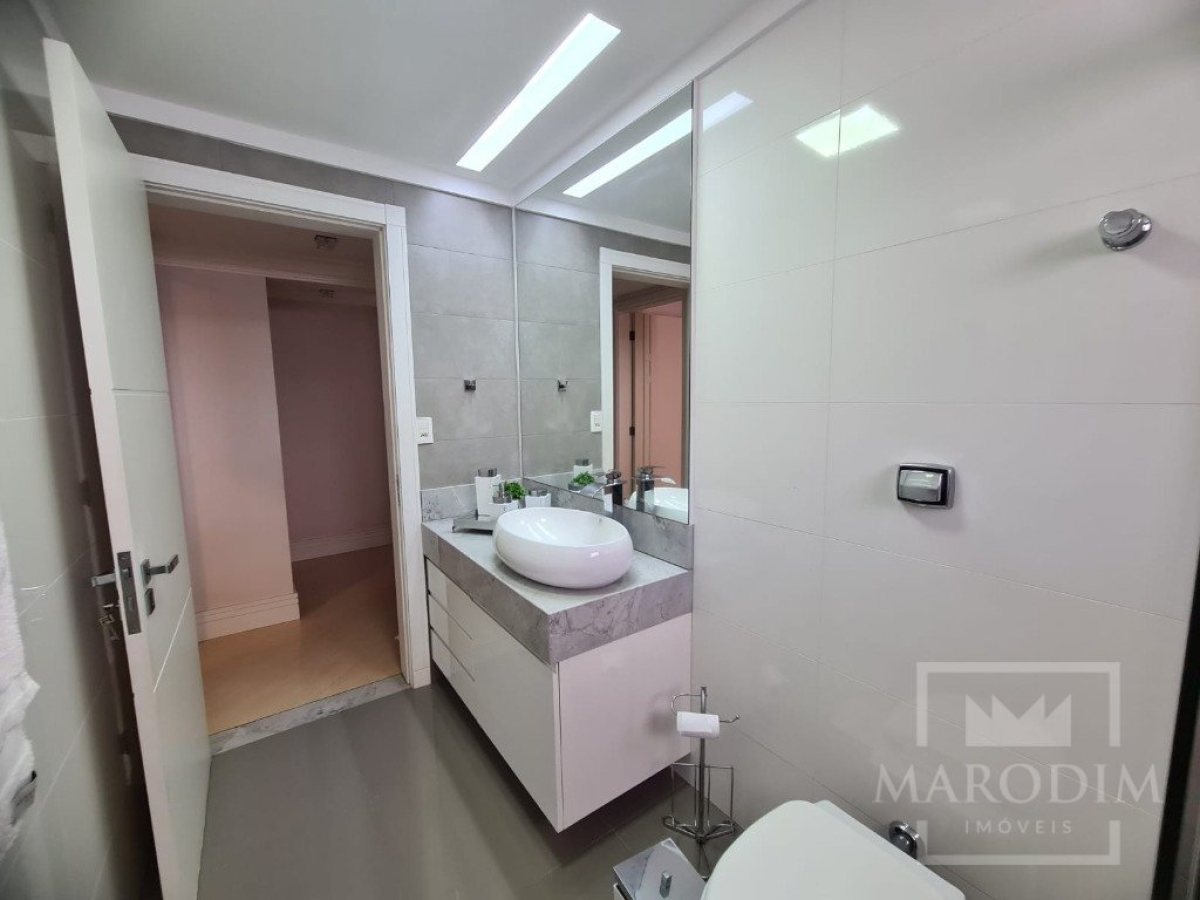 Apartamento com 204m², 4 dormitórios, Sim suíte, 2 vagas, no bairro Centro em Marau