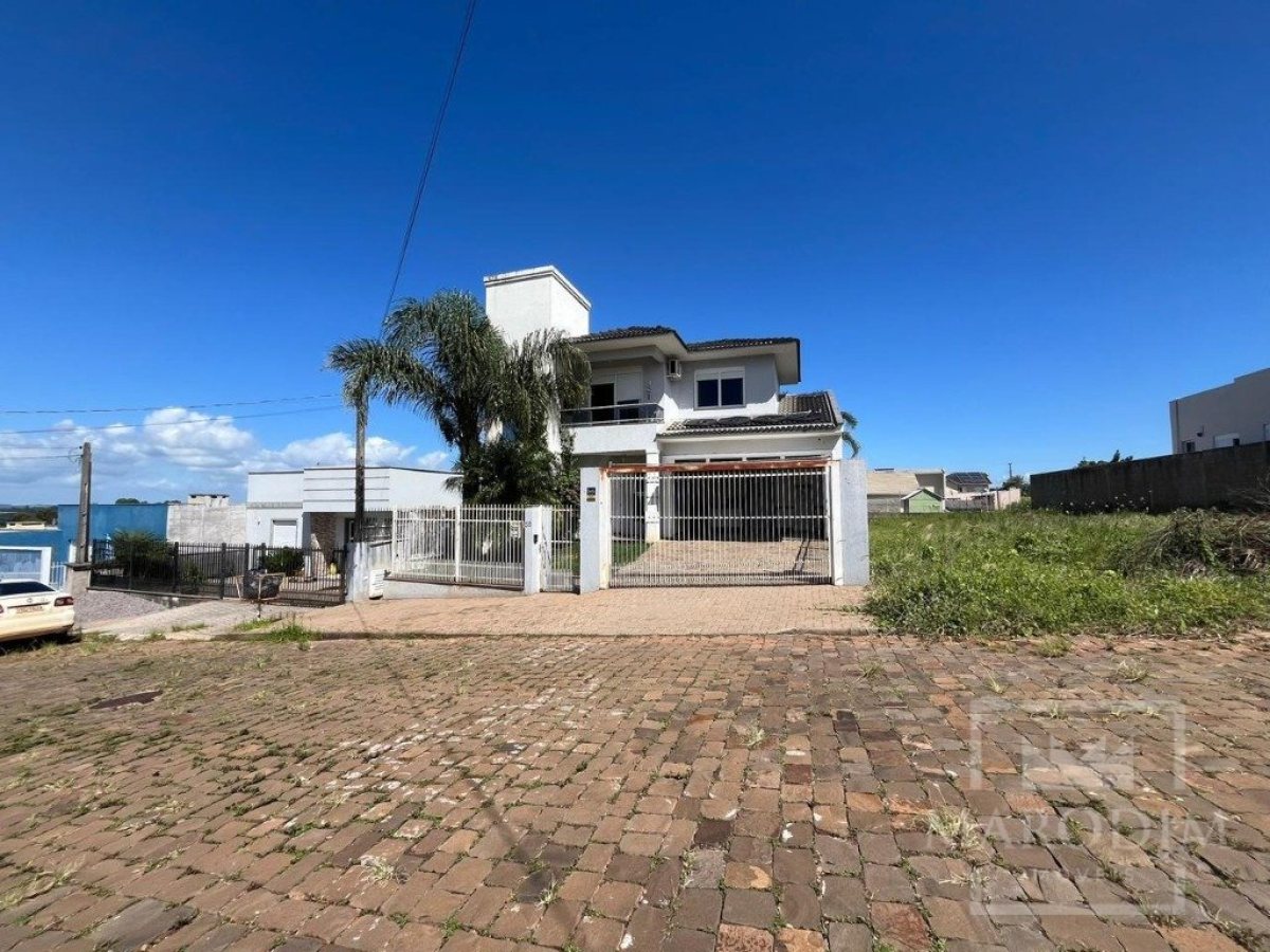 Casa com 170m², 4 dormitórios, Sim suíte, 2 vagas, no bairro Colinas Nova Marau em Marau