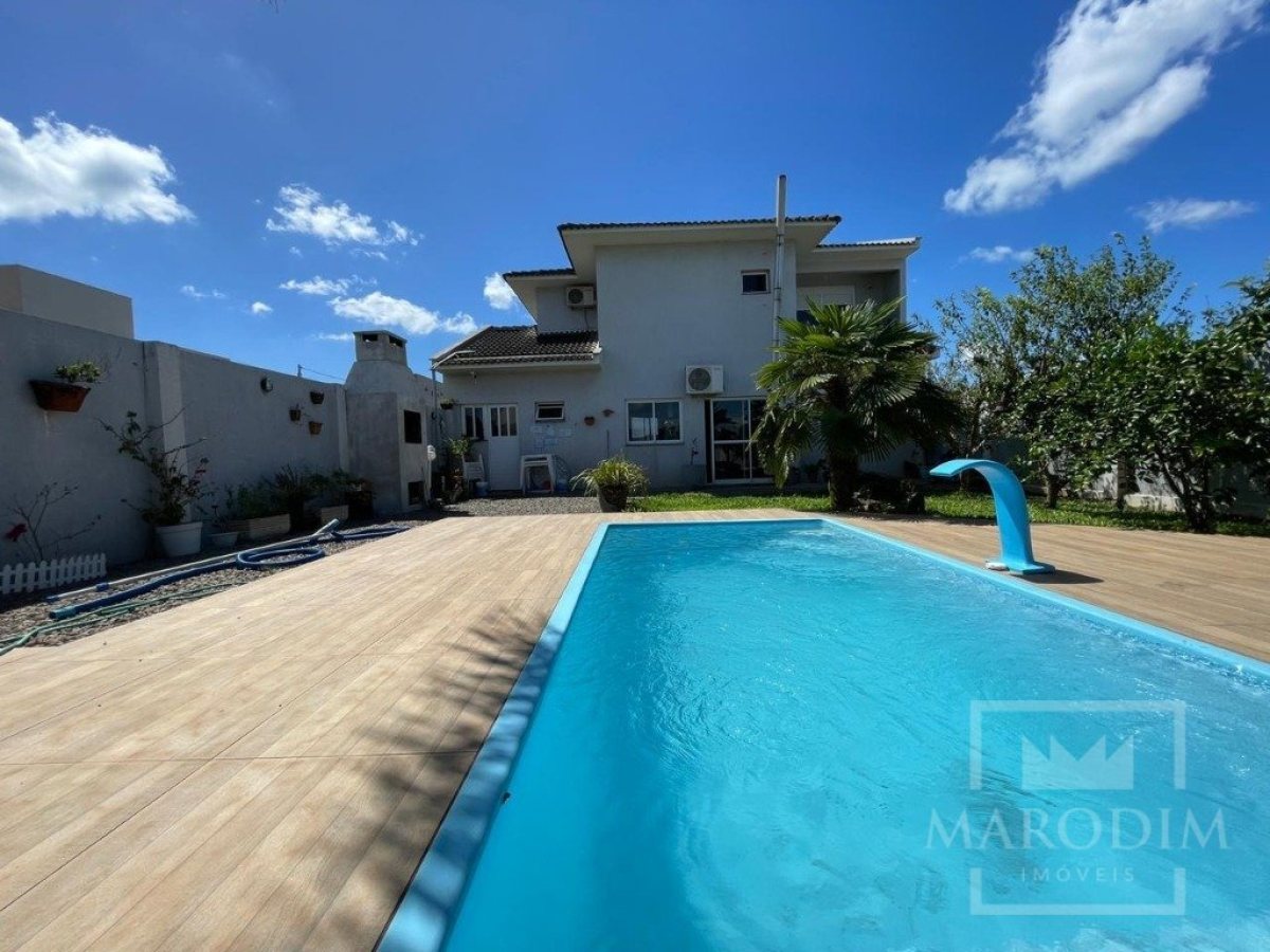 Casa com 170m², 4 dormitórios, Sim suíte, 2 vagas, no bairro Colinas Nova Marau em Marau