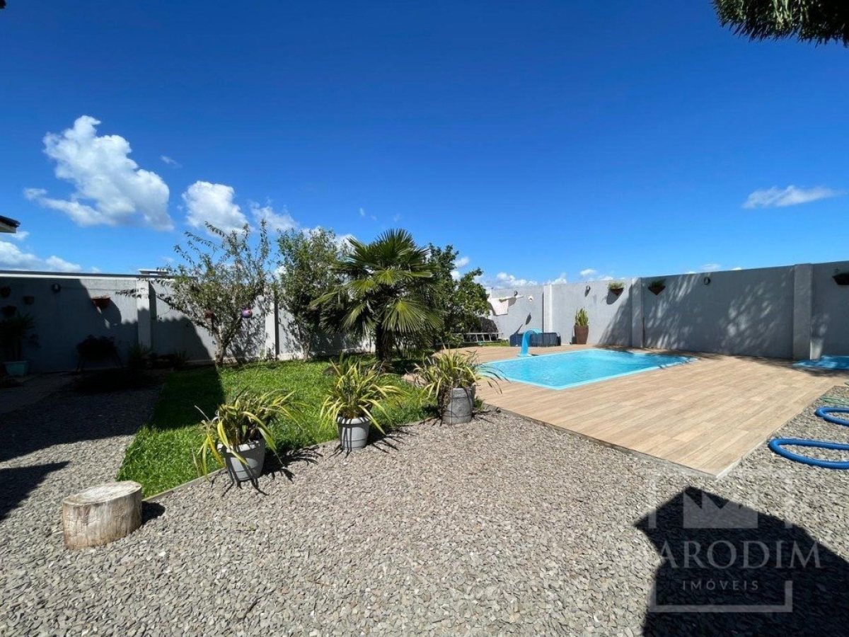 Casa com 170m², 4 dormitórios, Sim suíte, 2 vagas, no bairro Colinas Nova Marau em Marau